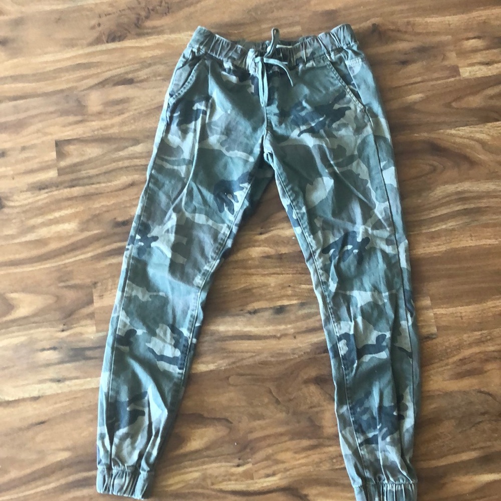 Camo joggers (Pacsun)